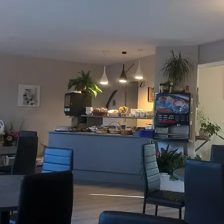 里弗酒店 2* 马勒维尔